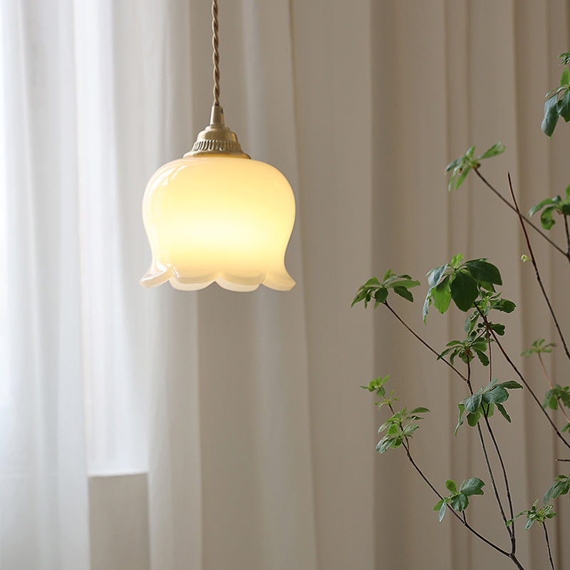 花びらのような乳白ガラスシェードのペンダントライト 北欧レトロ 1灯 E26 LED対応 ダイニング キッチン 玄関